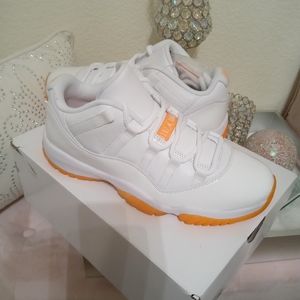 Women's Retro 11 Jordans